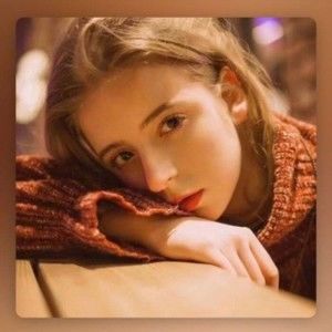 Meet your Posher, Lara